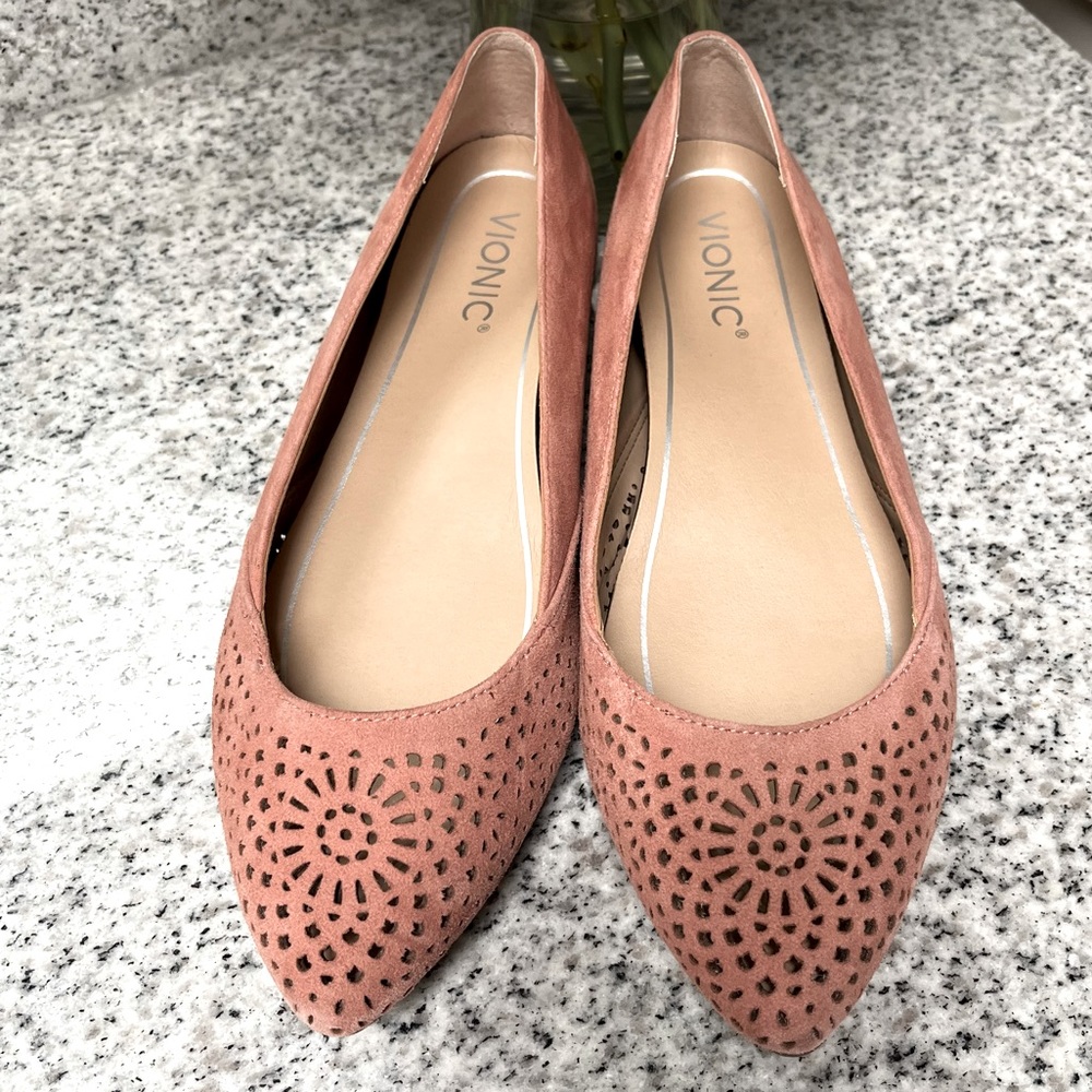 Vionic Carmela Perf Sde Pink Suede Flats Size 8W Like New Spring/Summer Perfect!